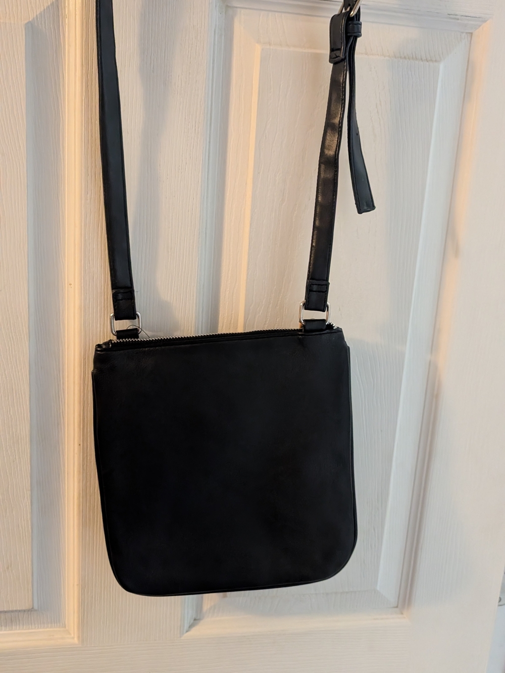 NEW Tahari Crossbody Bag Color Black Adjust Strap MSRP $78 - Picture 5 of 9